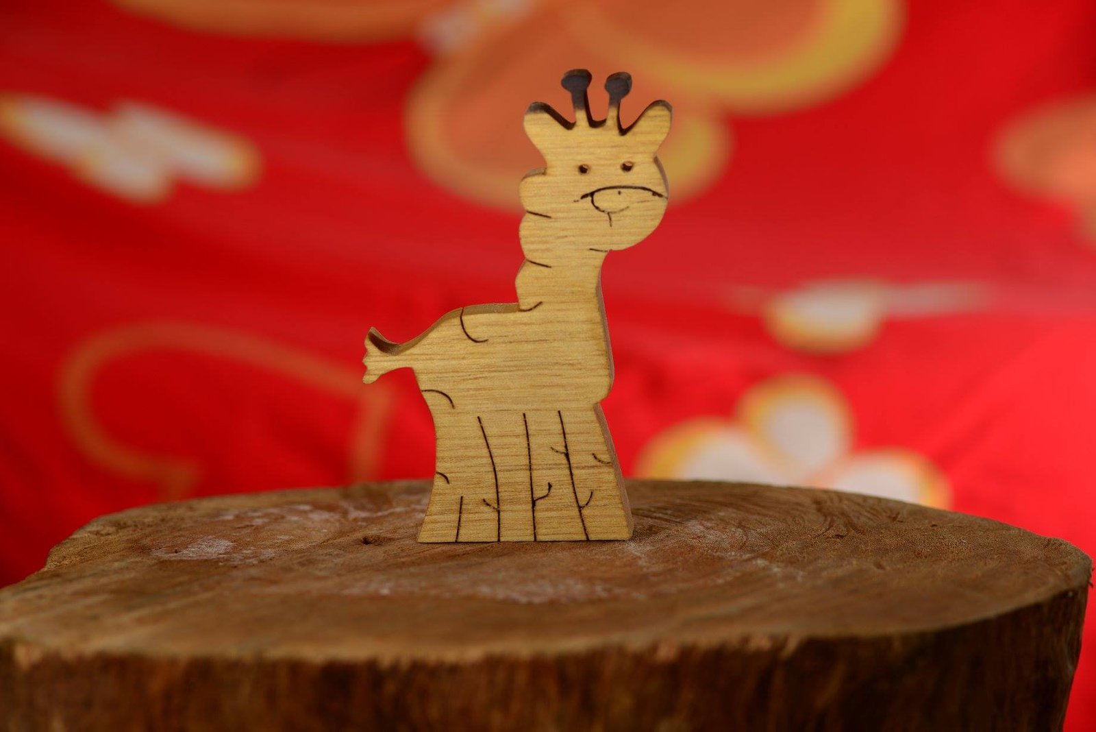 511316705_23886114264349182_6194645669323308734_n Jirafa decorativa en madera natural